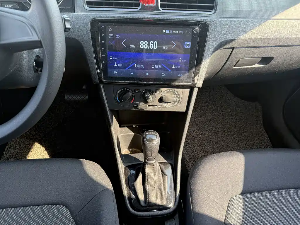 Skoda Rapid Spaceback — миниатюра 8