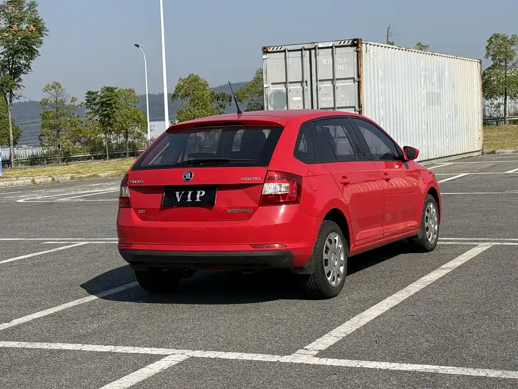 Skoda Rapid Spaceback — миниатюра 11