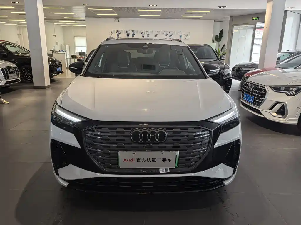 AUDI Q4 E TRON