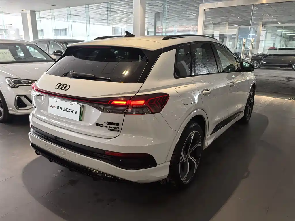 AUDI Q4 E TRON