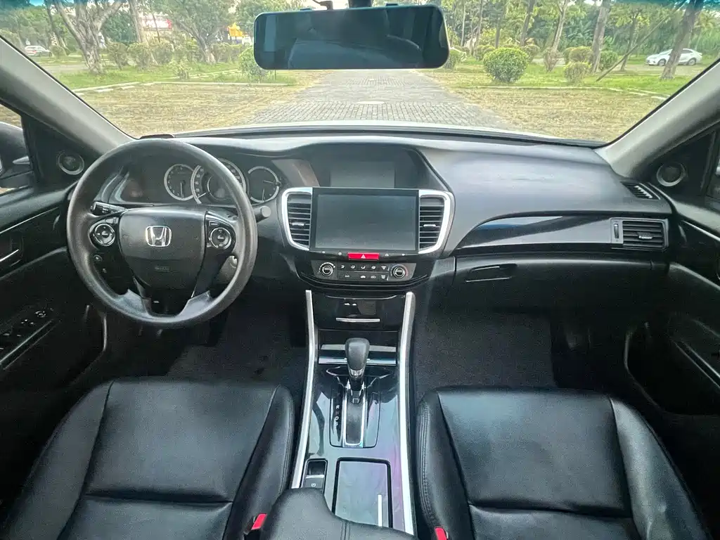 Honda Accord — миниатюра 12