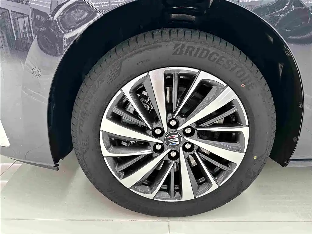 Buick GL8 Hybrid — миниатюра 4