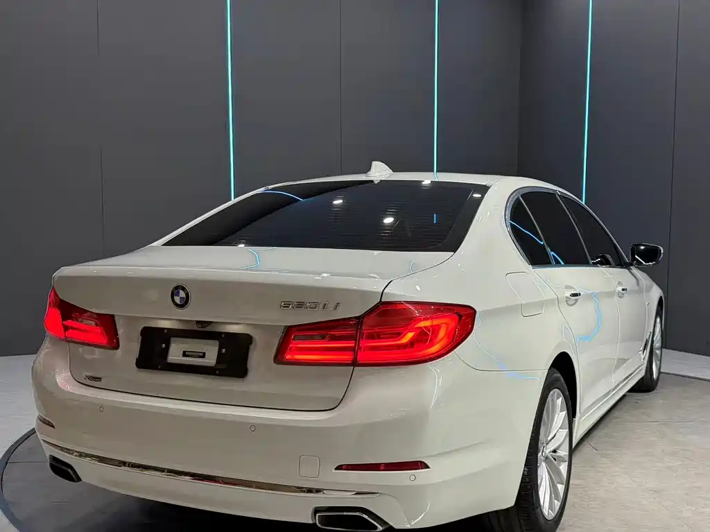 BMW 5 Series — миниатюра 6