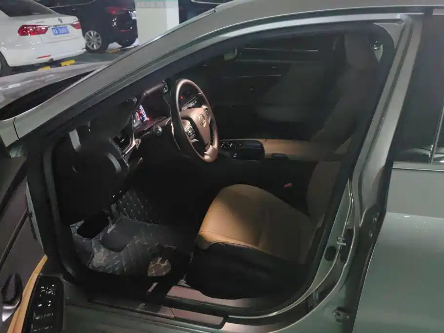 Lexus ES — миниатюра 9