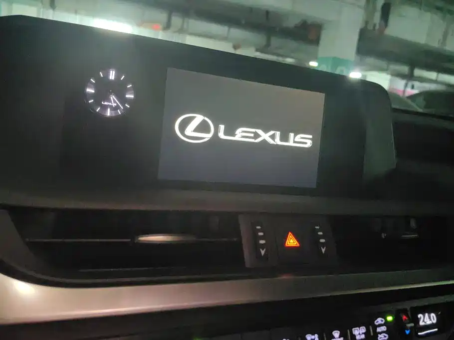 Lexus ES — миниатюра 13