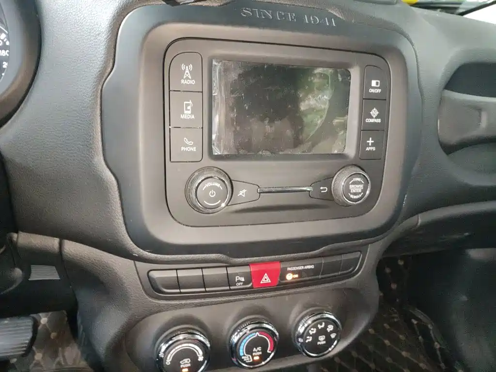 Jeep Renegade — миниатюра 14