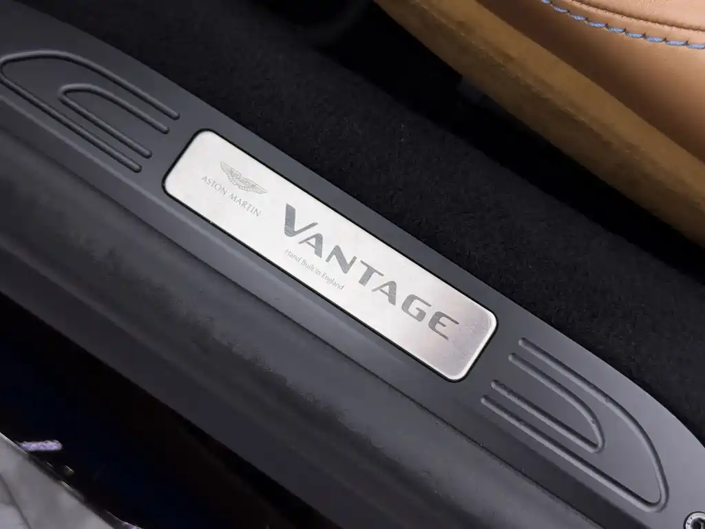 Aston Martin V8 Vantage — миниатюра 12