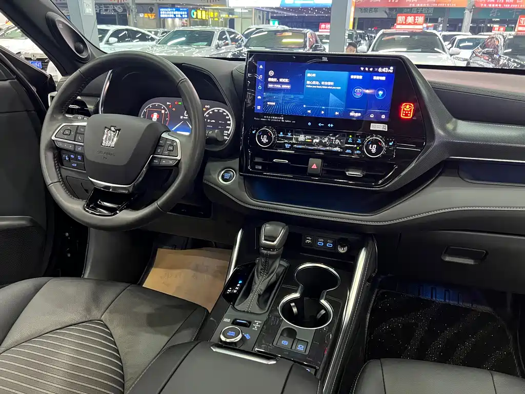 Toyota Crown Kluger — миниатюра 13
