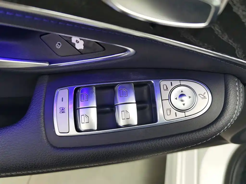 Mercedes-Benz C-Class — миниатюра 9