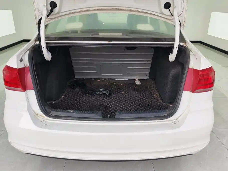 Volkswagen Santana — миниатюра 4