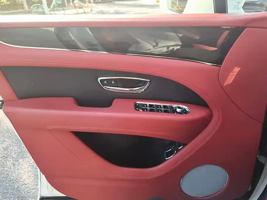 Bentley Bentayga — миниатюра 7
