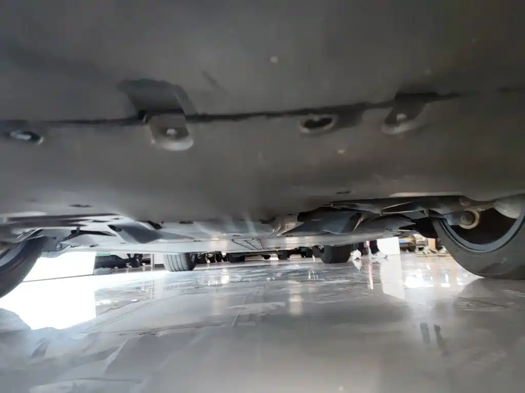 Tesla Model Y — миниатюра 24