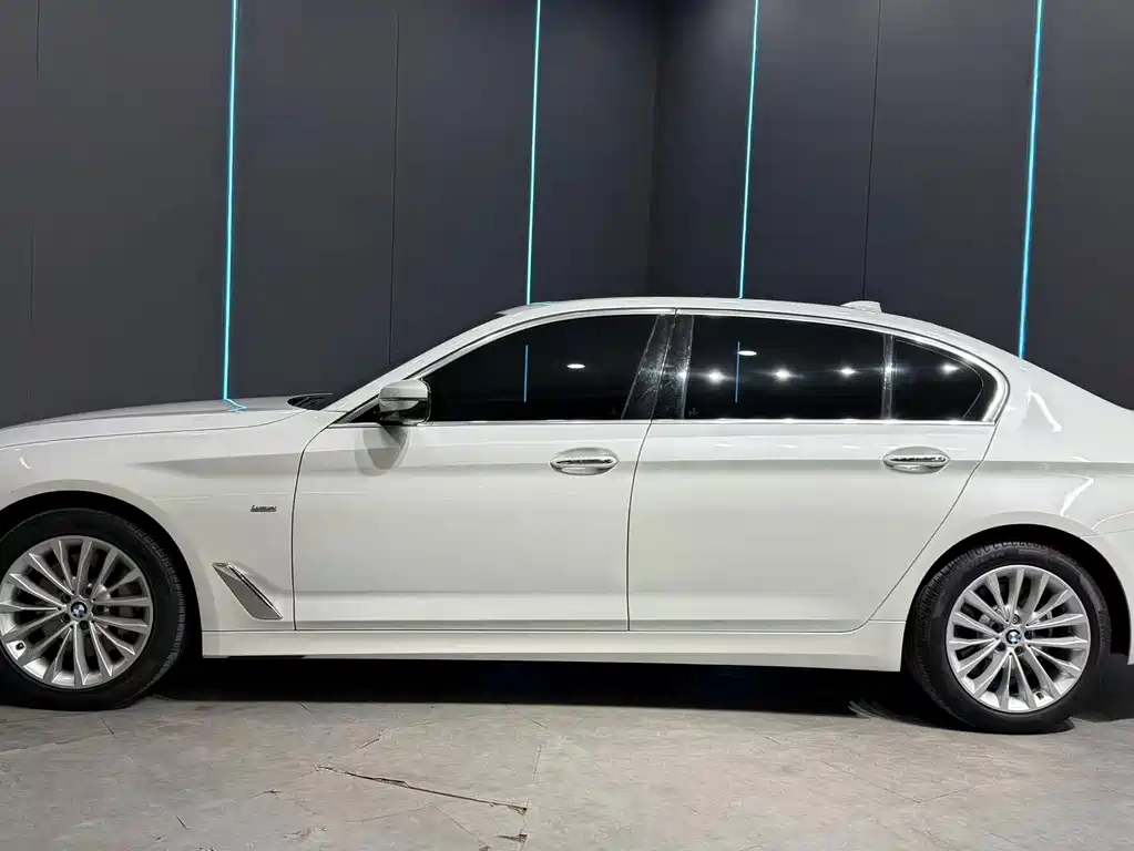 BMW 5 Series — миниатюра 5