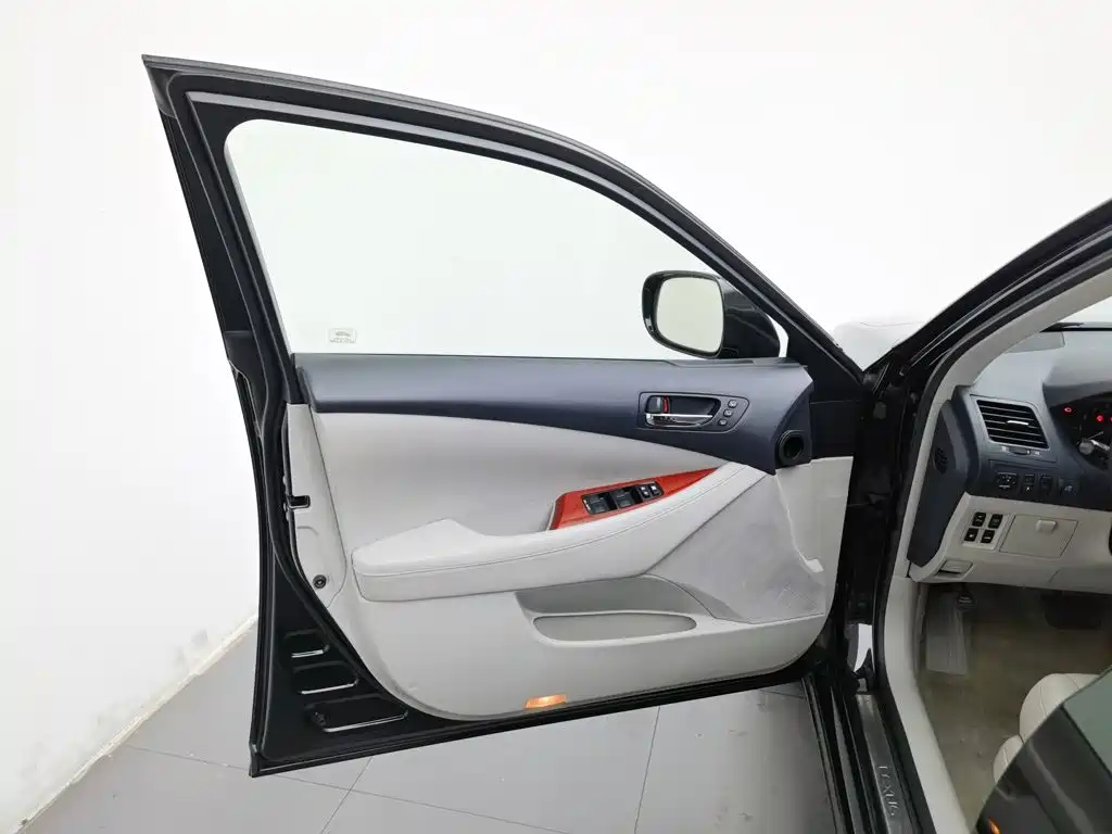 Lexus ES — миниатюра 8