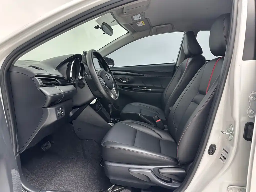 Toyota Yaris L — миниатюра 7