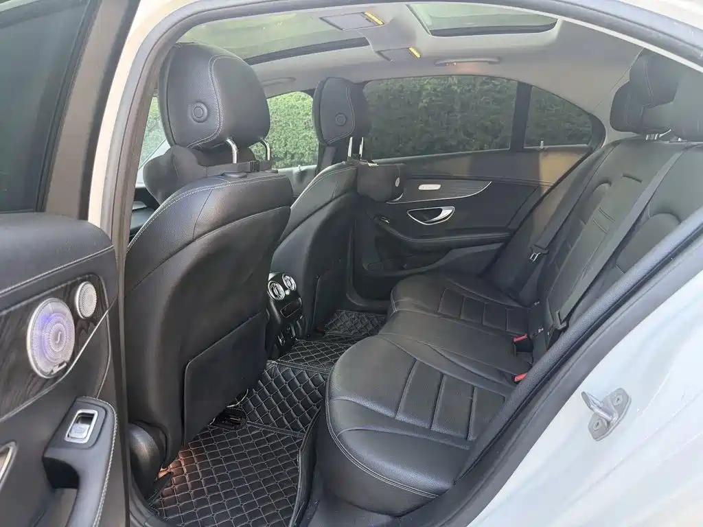 Mercedes-Benz C-Class — миниатюра 3