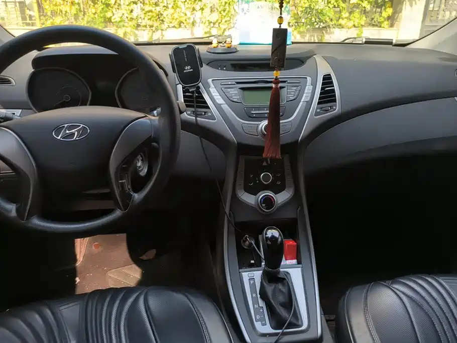 Hyundai Elantra Langdong — миниатюра 12