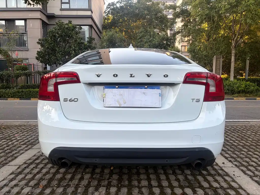 Volvo S60 (Import) — миниатюра 4