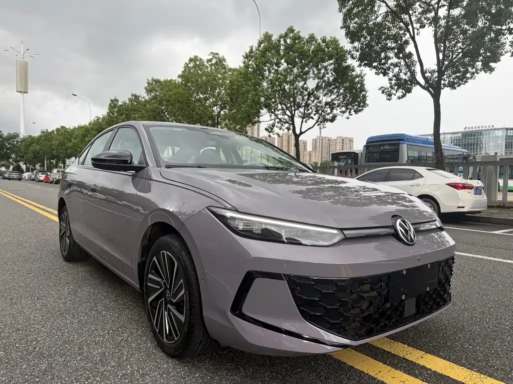 Volkswagen Lavida — миниатюра 3