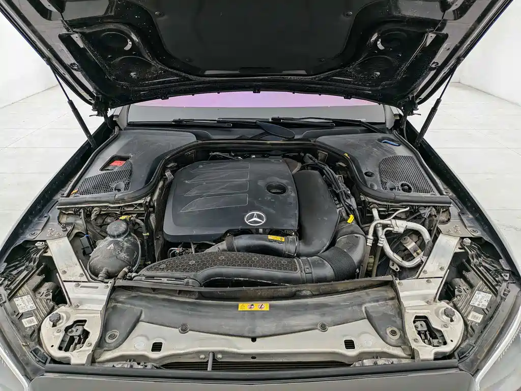 Mercedes-Benz E-Class — миниатюра 14