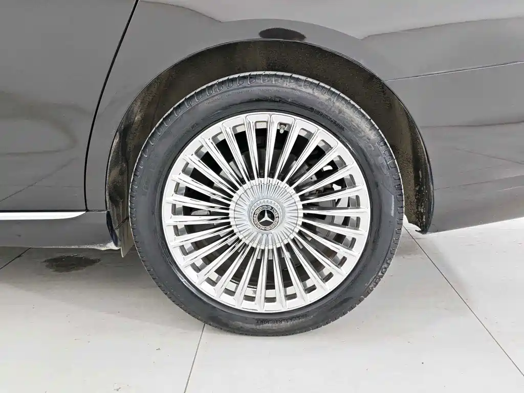 Mercedes-Benz E-Class — миниатюра 23