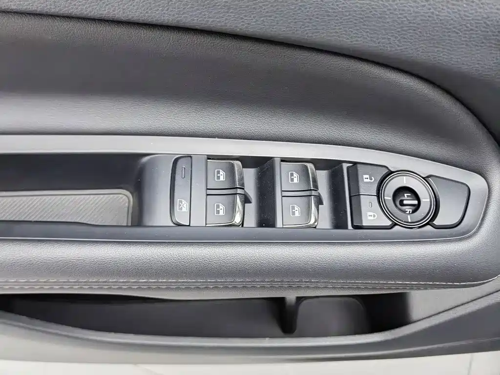 Ford Equator Sport — миниатюра 9