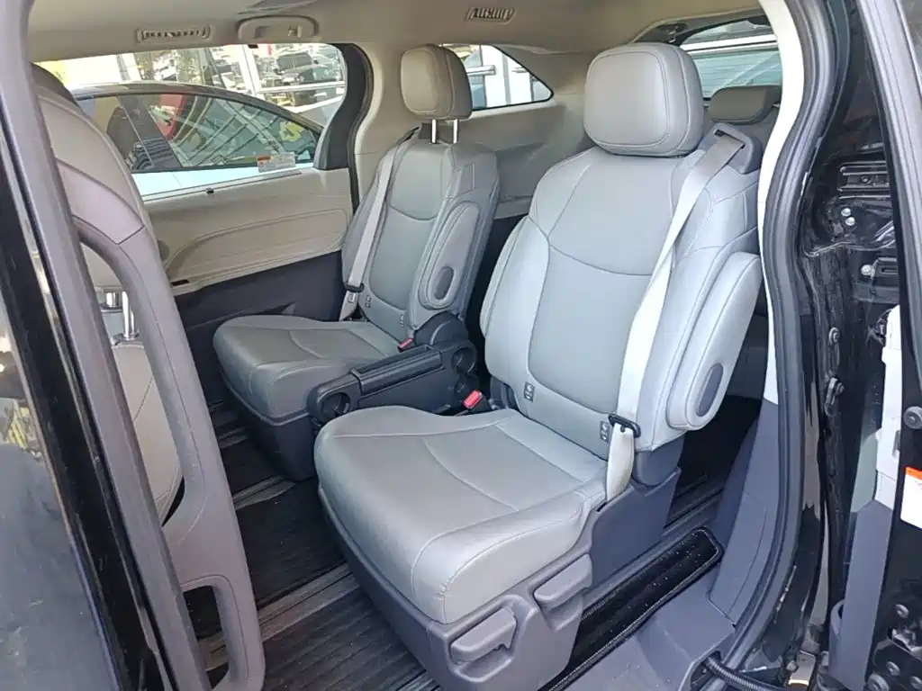 Toyota Granvia — миниатюра 17