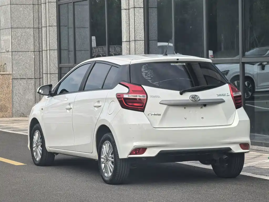 Toyota Yaris L — миниатюра 5