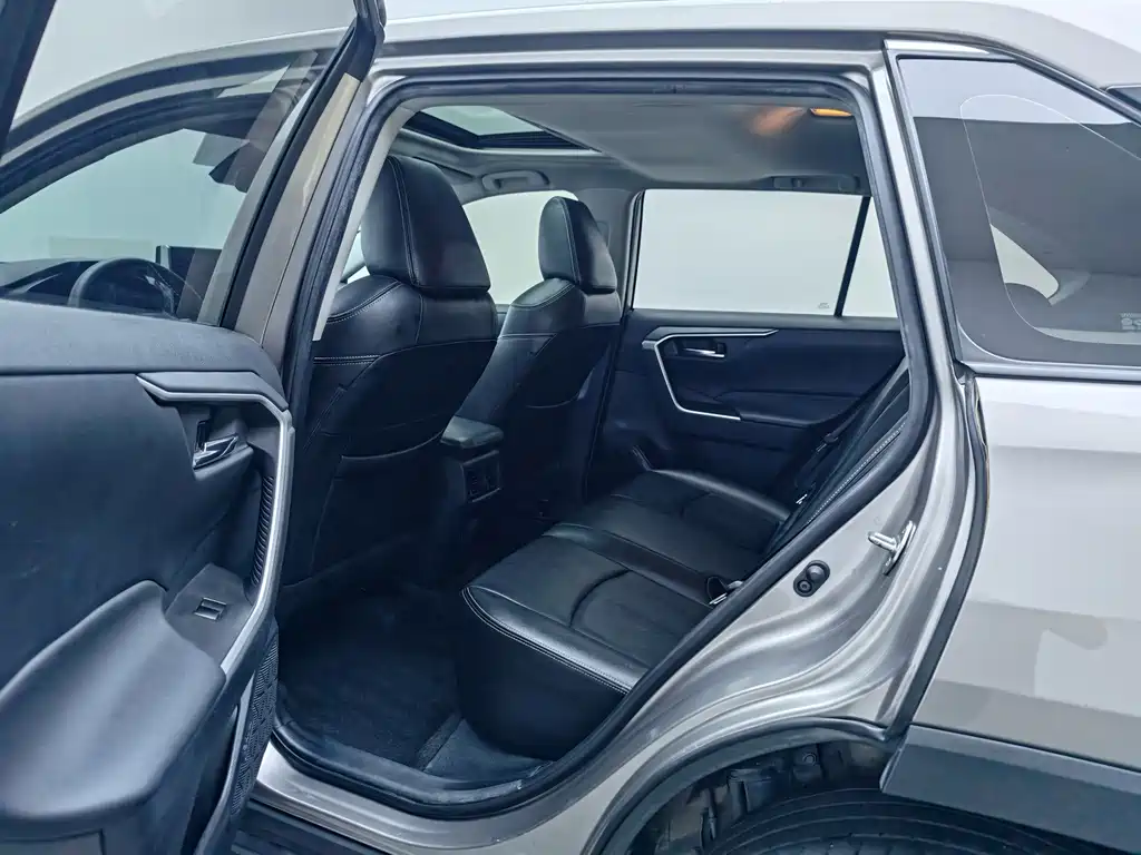 Toyota RAV4 — миниатюра 17