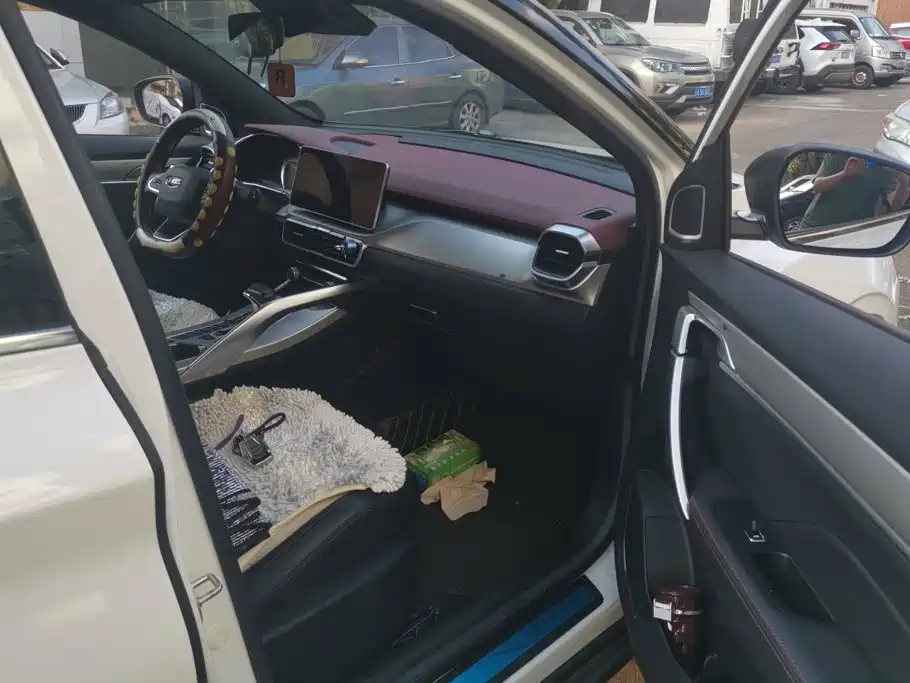 Geely Binyue — миниатюра 8