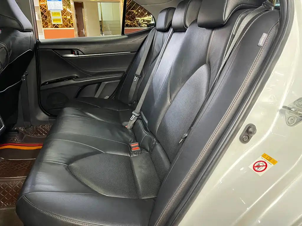 Toyota Camry — миниатюра 12