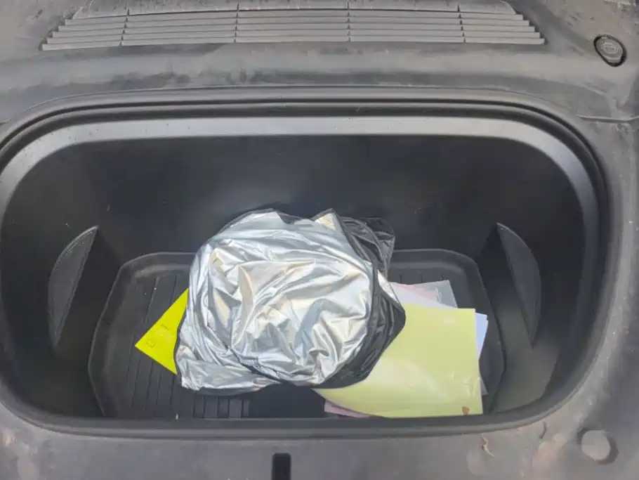 Tesla Model Y — миниатюра 10