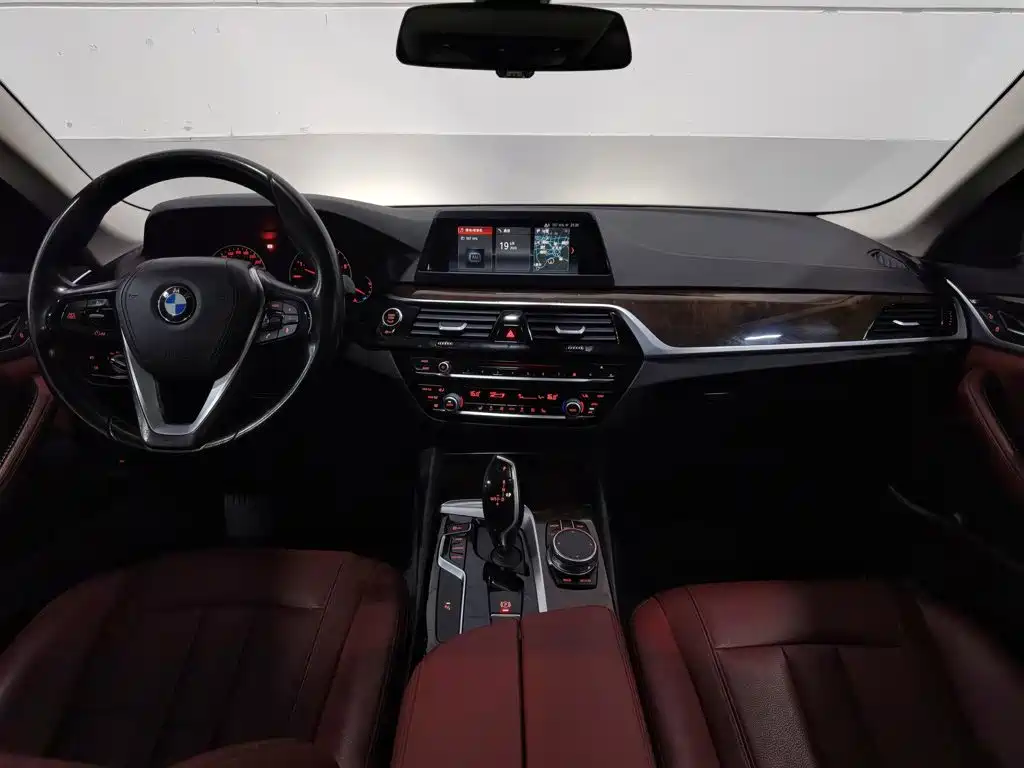 BMW 5 Series — миниатюра 5