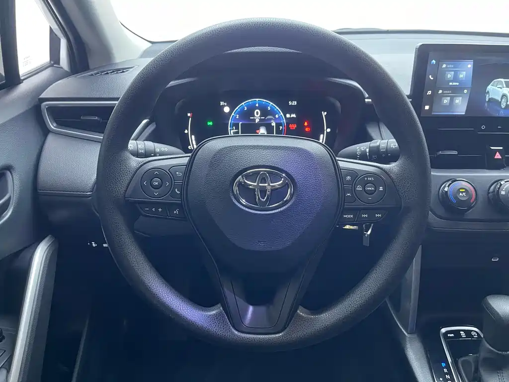 Toyota Corolla Cross — миниатюра 16