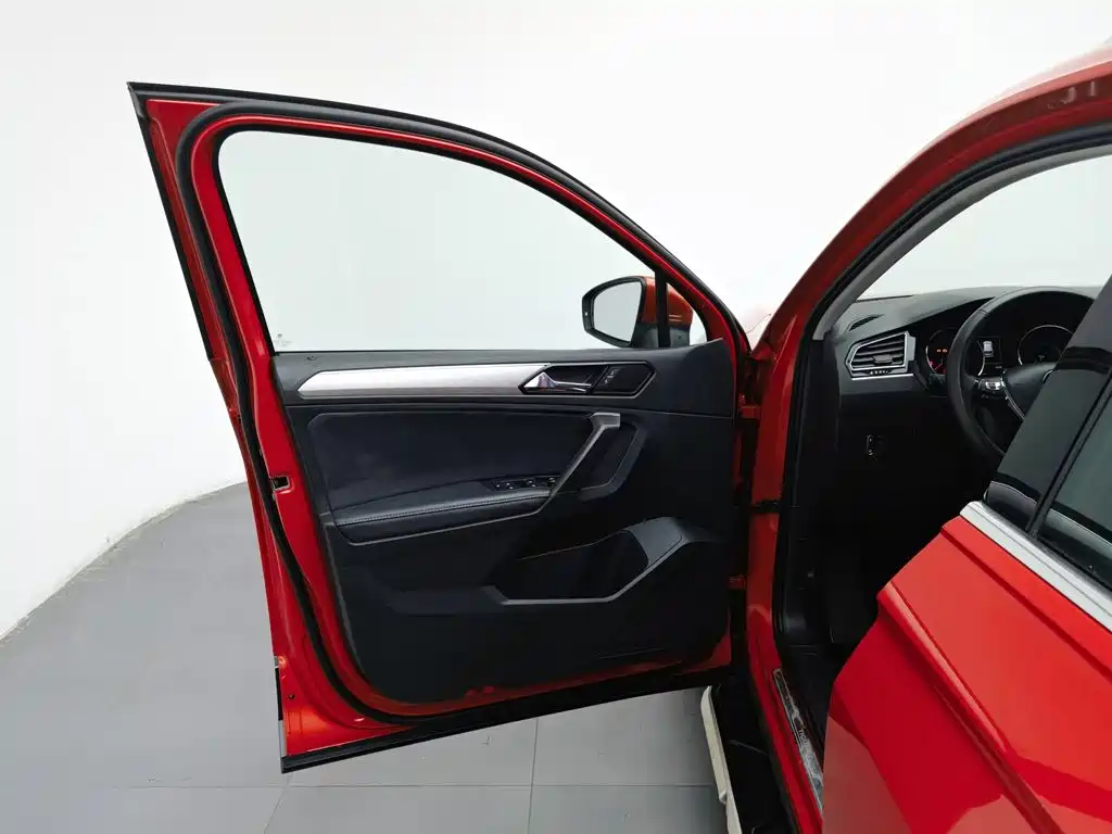 Volkswagen Tiguan L — миниатюра 8