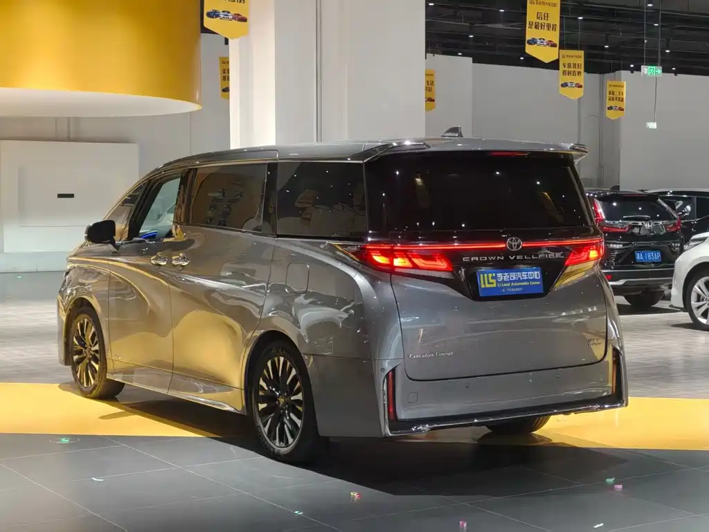 Toyota Vellfire — миниатюра 5