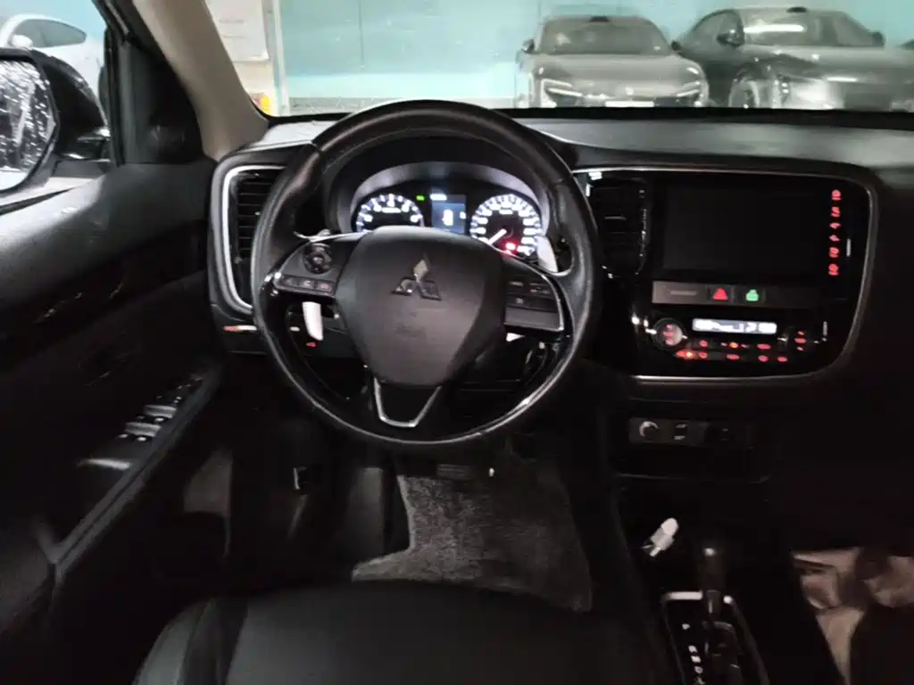 Mitsubishi Outlander — миниатюра 15
