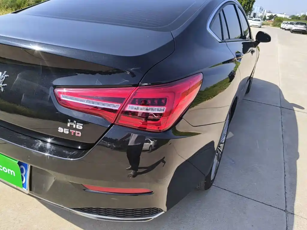 Hongqi Hongqi H5 — миниатюра 8
