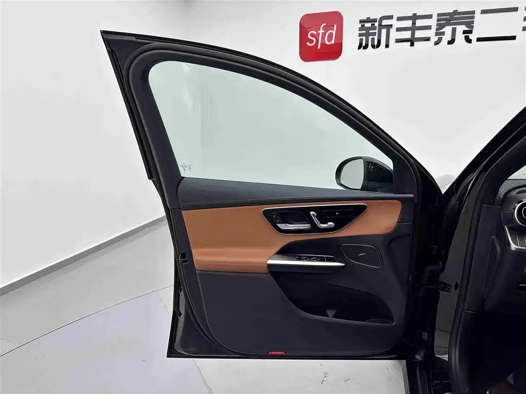 Mercedes-Benz GLC 2025 GLC 260 L 4MATIC