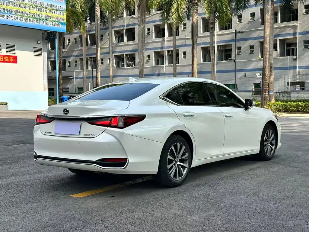 LEXUS ES