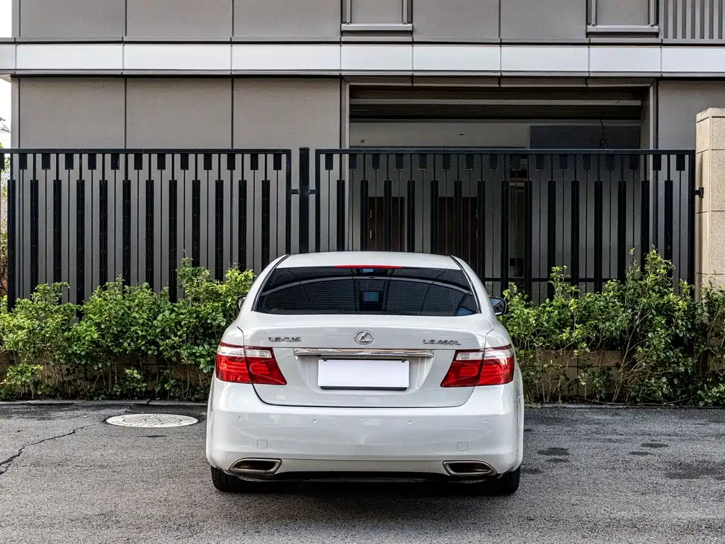 Lexus LS — миниатюра 5