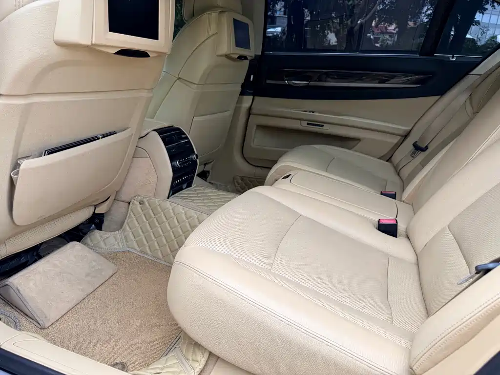 BMW 7 Series — миниатюра 5