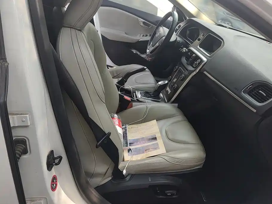 Volvo V40 — миниатюра 8