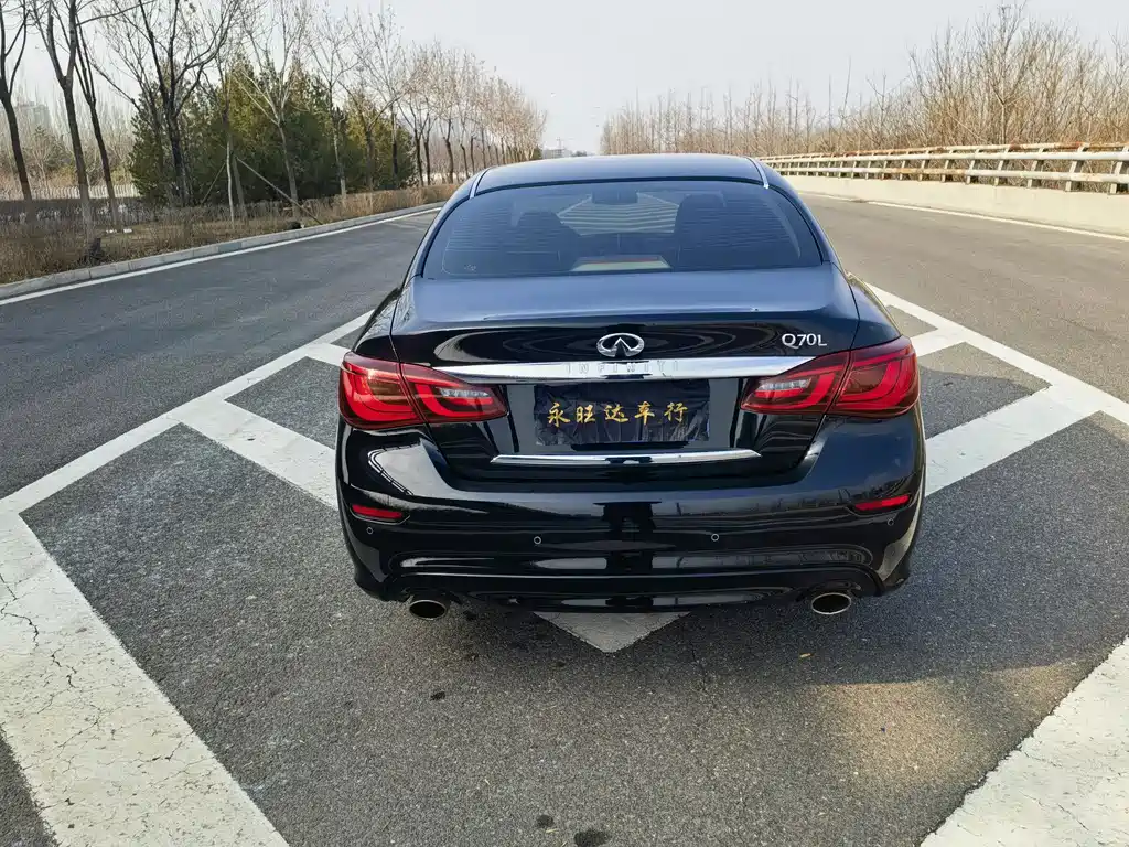 INFINITI Q70