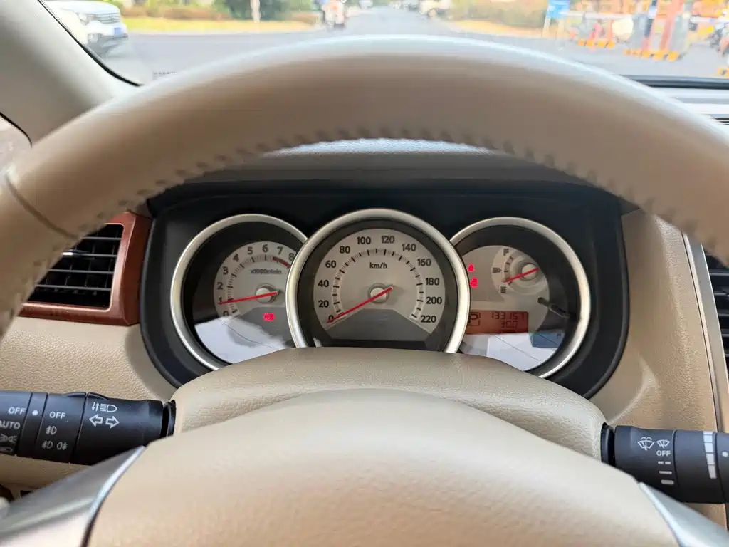 Nissan Tiida — миниатюра 15