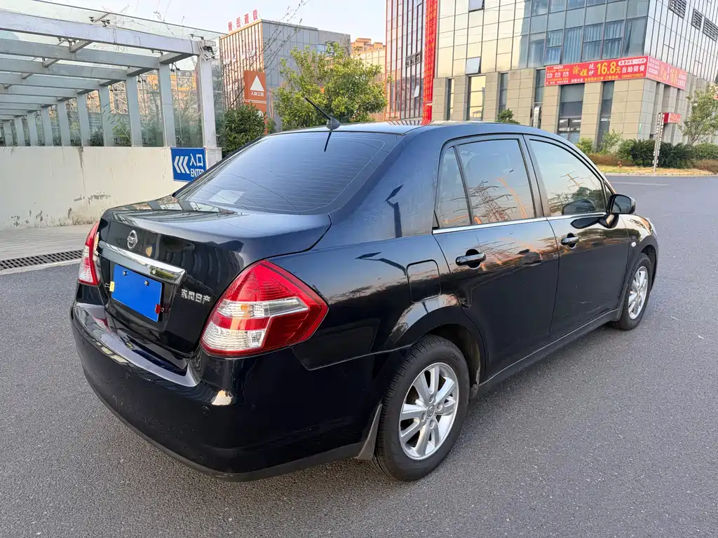Nissan Tiida — миниатюра 5