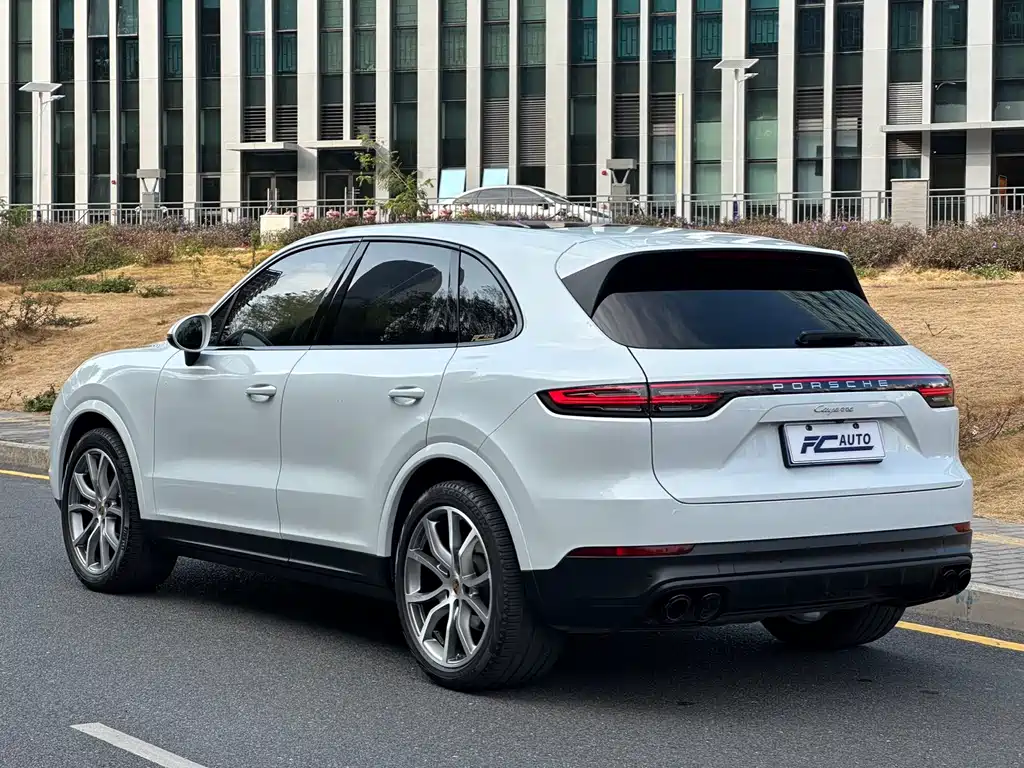 PORSCHE CAYENNE