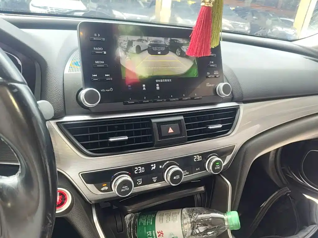 Honda Accord — миниатюра 13
