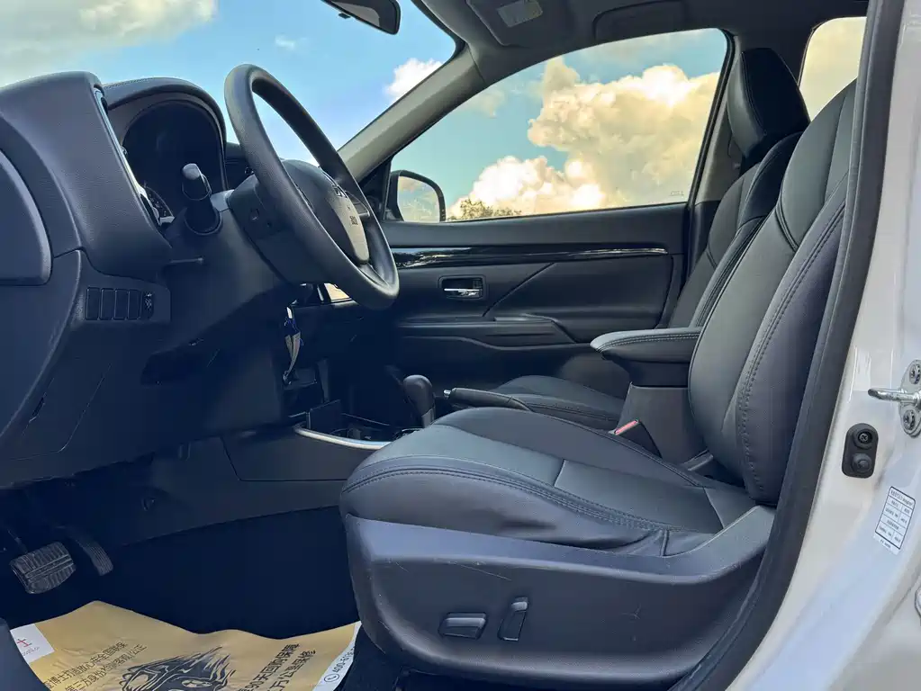 Mitsubishi Outlander — миниатюра 8