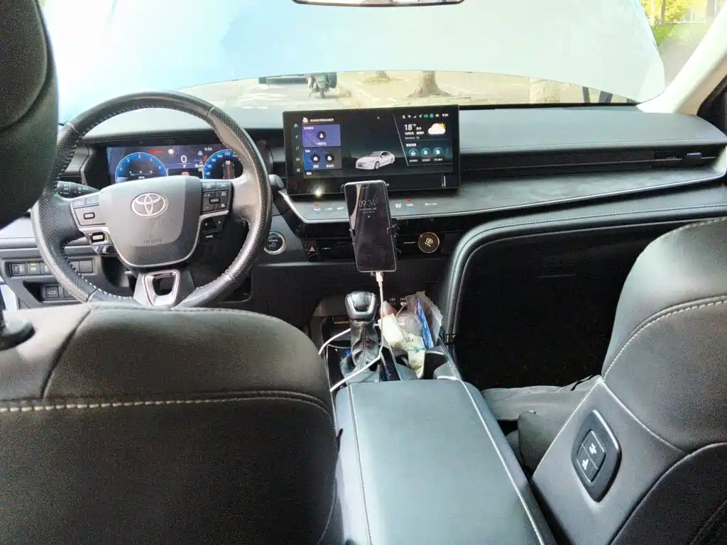 Toyota Camry — миниатюра 5